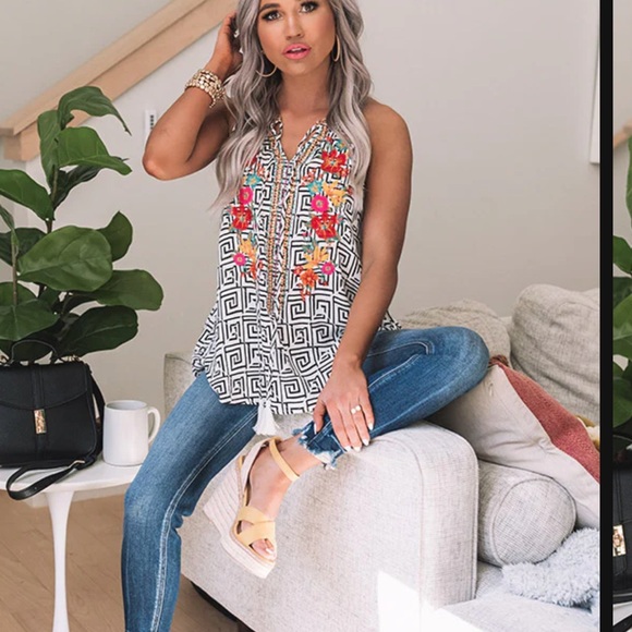 Shop impressions, sleeveless tunic, top with embroidered flowers. Size small. - Picture 2 of 7